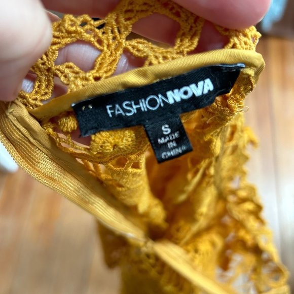 Fashion Nova Mustard Colored Embroidered Lace See Through Top Size Small (1414) - Picture 6 of 8